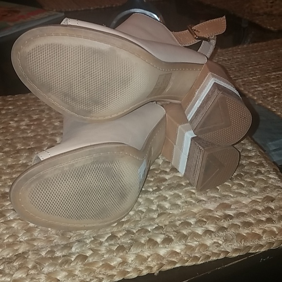 Leather beige sandals - Picture 4 of 4